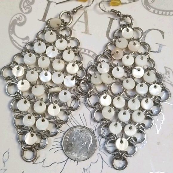 Vintage Boho 1970s Dangling Silver Tone Shell Disc Pierced Earrings - Picture 9 of 12